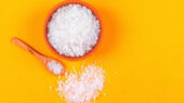 افزایش میزان استرس با استفاده از غذاهای شور 1 نمک مضرف نمک salt