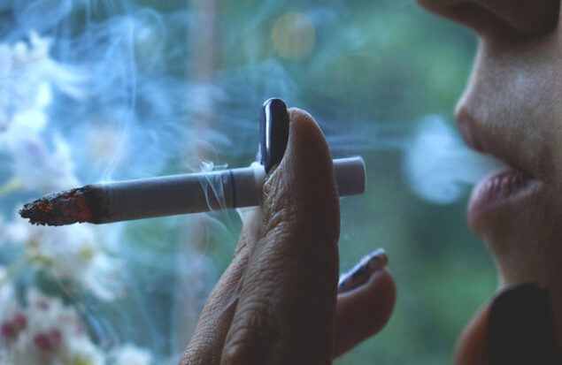 مصرف سیگار زنان