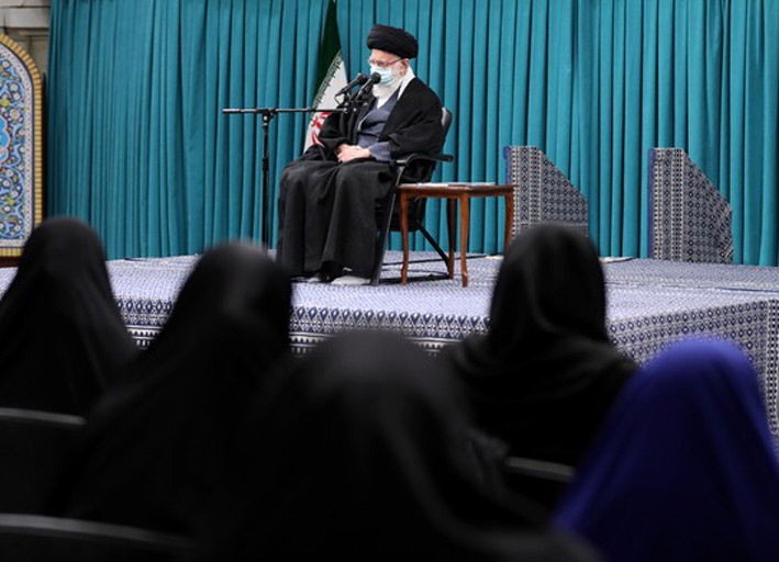 کسانی که حجاب ضعیف دارند هم دختران خود ما هستند. 2 مقام رهبري