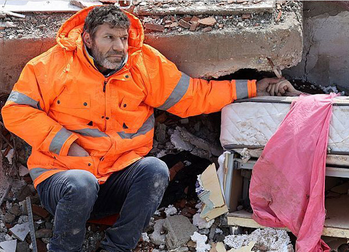 زلزله ترکیه و عکس پدر و دختر