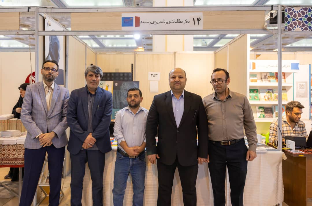 بازدید معاون وزیر ارشاد از نمایشگاه بینالمللی کتاب تهران 10 بازدید محمدرضا نوروزپور معاون امور رسانهای و تبلیغات وزارت فرهنگ و ارشاد اسلامی از نمایشگاه کتاب تهران