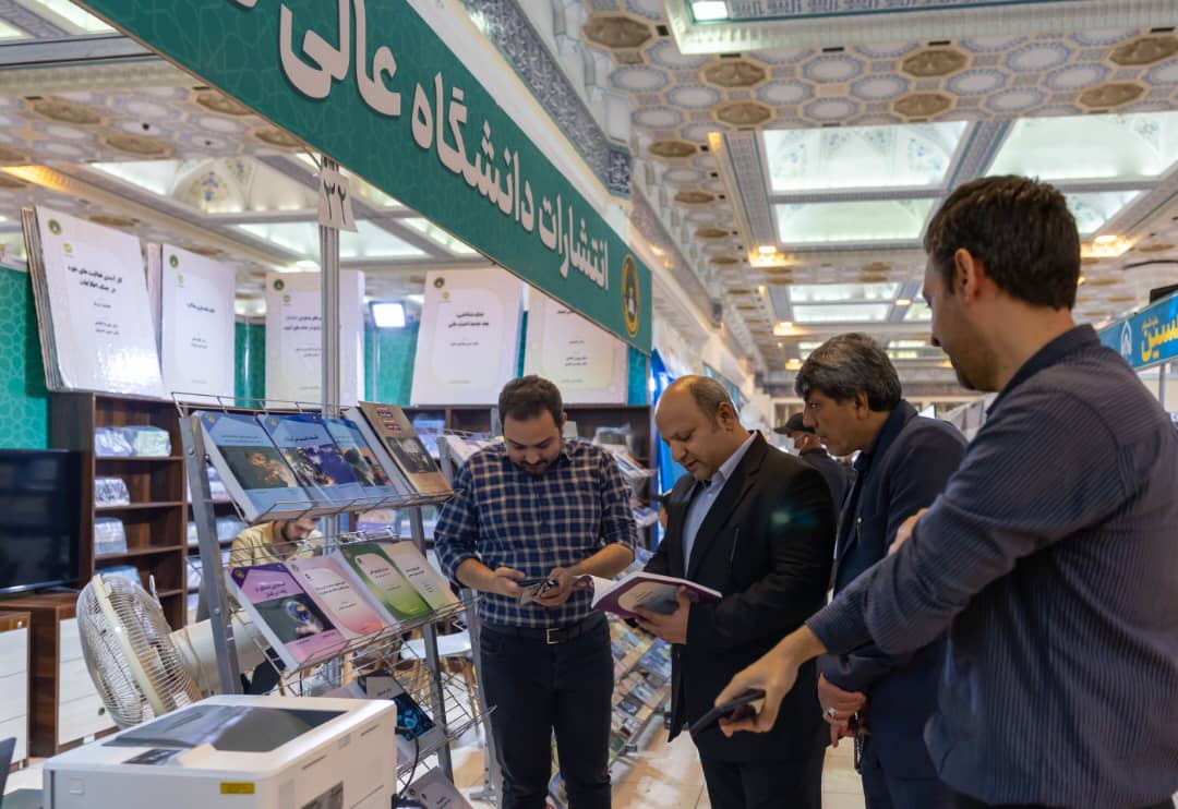 بازدید معاون وزیر ارشاد از نمایشگاه بینالمللی کتاب تهران 8 بازدید محمدرضا نوروزپور معاون امور رسانهای و تبلیغات وزارت فرهنگ و ارشاد اسلامی از نمایشگاه کتاب تهران