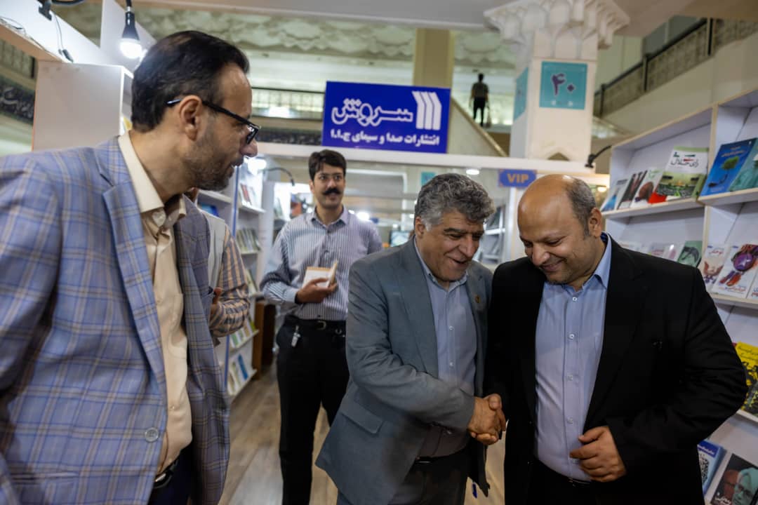 بازدید معاون وزیر ارشاد از نمایشگاه بینالمللی کتاب تهران 4 بازدید محمدرضا نوروزپور معاون امور رسانهای و تبلیغات وزارت فرهنگ و ارشاد اسلامی از نمایشگاه کتاب تهران